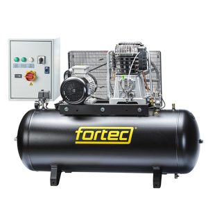 Fortec® AIR-270/830 Kolbenkompressor stationär, 270 L Tank, Doppelter Keilriemenantrieb, Schaltkasten, Ansaugleistung 830 l/min, Druck 10 bar, Leistung 5500W, 400V