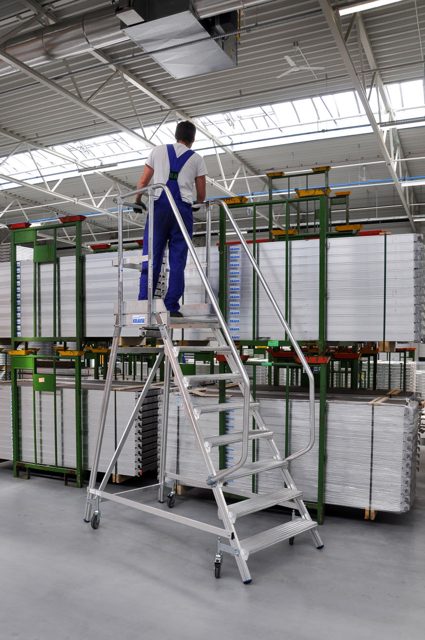 Stabilo® PodestLeiter fahrbar - einseitig begehbar - Plattformgeländer 1.10 m - Fussleiste 15 cm - Arbeitshöhe 2.95 m - 1 x 4 Stufen – Bild 3