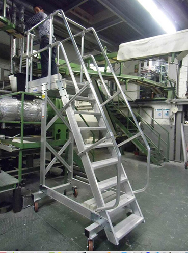 Stabilo® Treppe mit Plattform, fahrbar - Neigung 45° - Stufenbreite 100 cm - Höhe 3.66-3.87 m - 1 x 18 Stufen – Bild 4